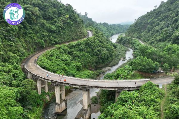 Mẫu viết đoạn văn nghị luận phân tích vẻ đẹp tâm hồn của những con người trên tuyến đường Trường Sơn?