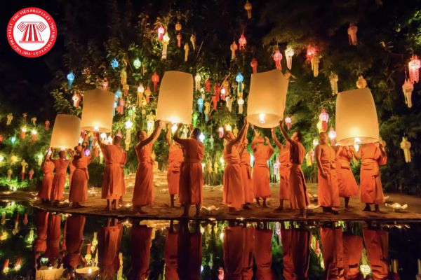 Thời gian diễn ra lễ hội đèn lồng Hội An? Nhân viên kinh doanh có quyền tham gia bày tỏ niềm tin tín ngưỡng, tôn giáo, tham gia hoạt động lễ hội không?