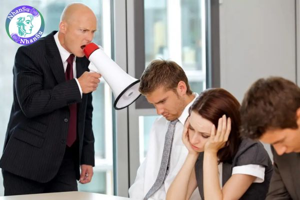 Phê bình tích cực là gì? Cách phê bình nhân viên khi làm sai mà không gây căng thẳng tại nơi làm việc?