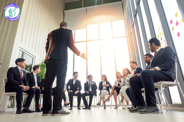 Cuộc họp nhân viên ngân hàng