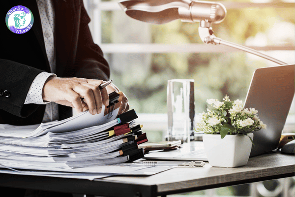 Nhân sự bảo mật hồ sơ nhân viên