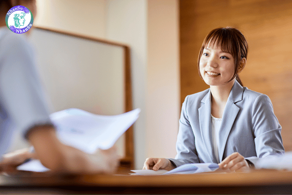 Ứng viên bình tĩnh xin làm rõ câu hỏi và đưa ra cách xử lý dựa trên suy nghĩ của mình